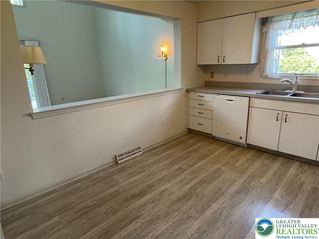 1324 Discus Circle, Whitehall Twp, PA 18052