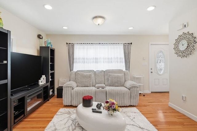 18 Winter St, Everett, MA 02149