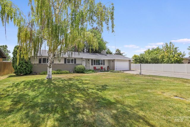 679 Crestview Dr, Twin Falls, ID 83301