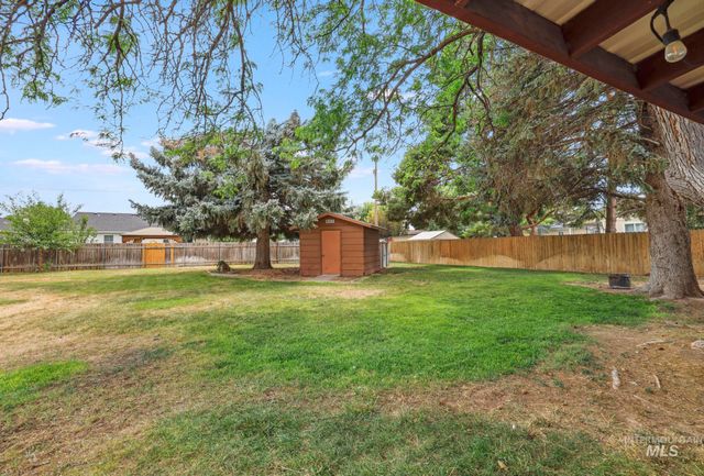 679 Crestview Dr, Twin Falls, ID 83301