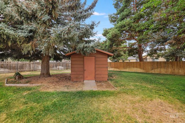 679 Crestview Dr, Twin Falls, ID 83301