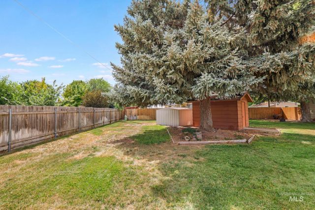 679 Crestview Dr, Twin Falls, ID 83301