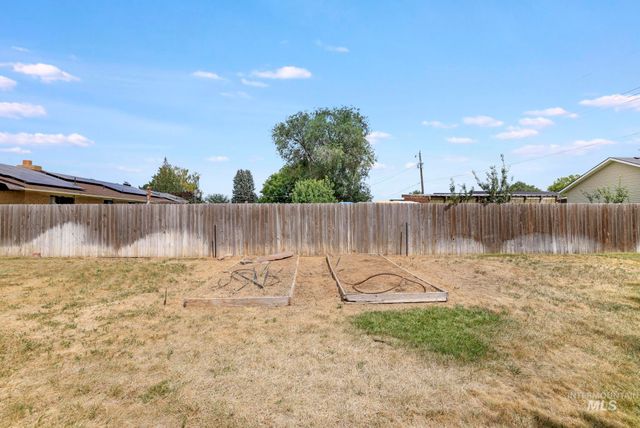 679 Crestview Dr, Twin Falls, ID 83301