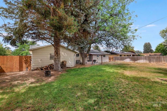 679 Crestview Dr, Twin Falls, ID 83301