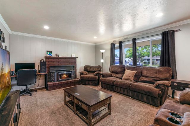 679 Crestview Dr, Twin Falls, ID 83301