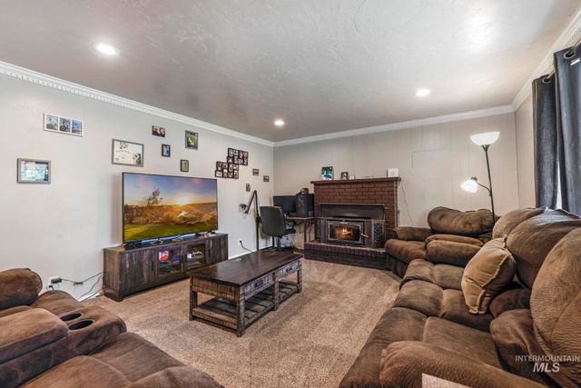 679 Crestview Dr, Twin Falls, ID 83301