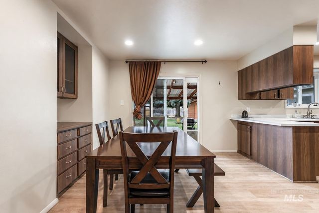 679 Crestview Dr, Twin Falls, ID 83301