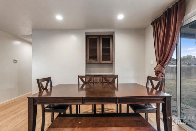 679 Crestview Dr, Twin Falls, ID 83301