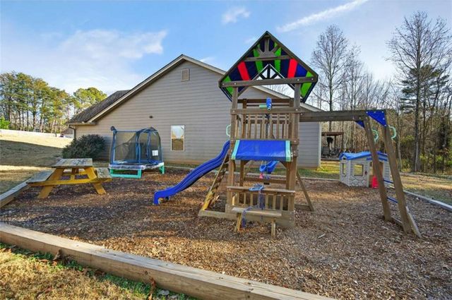 336 Dixie Court, Mount Airy, GA 30563