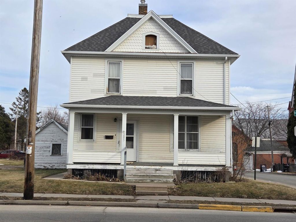 205 N Chestnut Street, Platteville, WI 53818