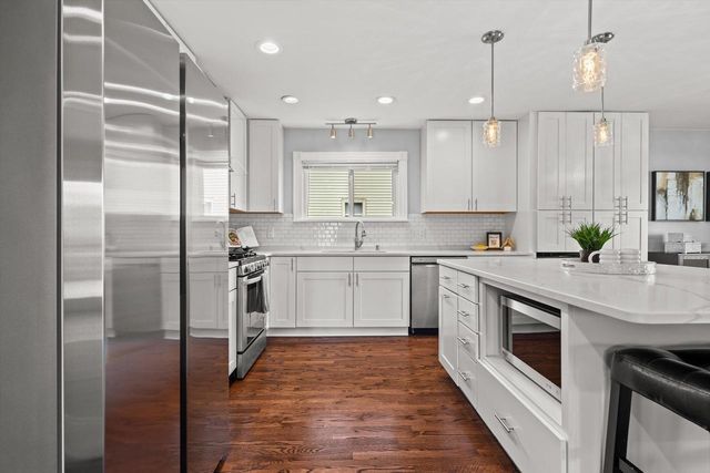 9241 N Port Washington ROAD, Bayside, WI 53217