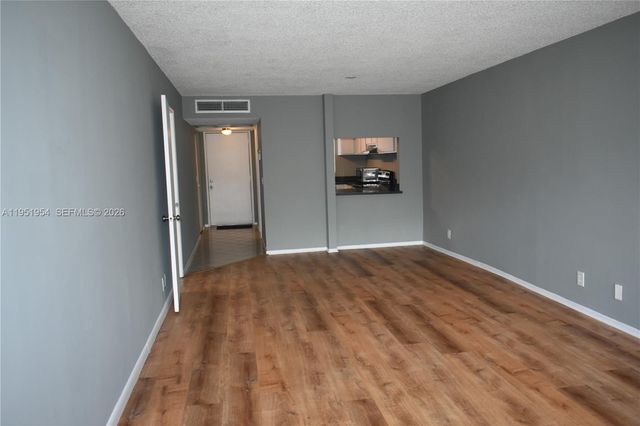 9450 Live Oak Pl 303, Davie, FL 33324