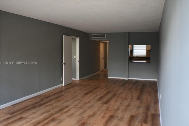 9450 Live Oak Pl 303, Davie, FL 33324