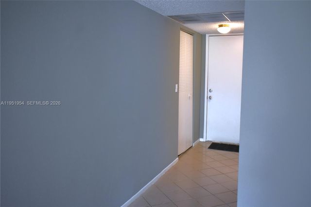 9450 Live Oak Pl 303, Davie, FL 33324