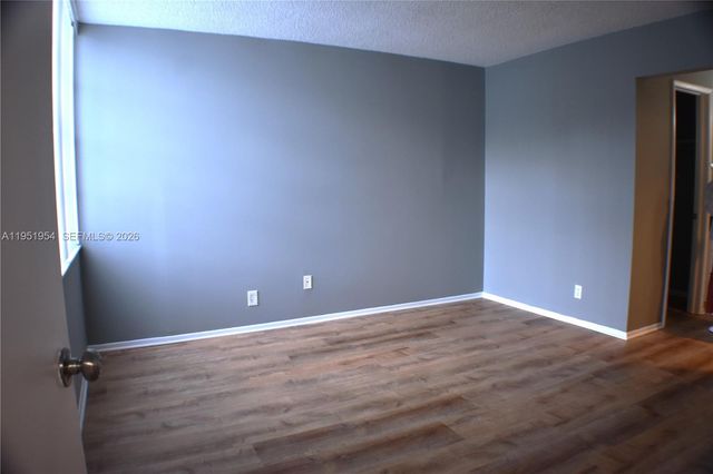 9450 Live Oak Pl 303, Davie, FL 33324