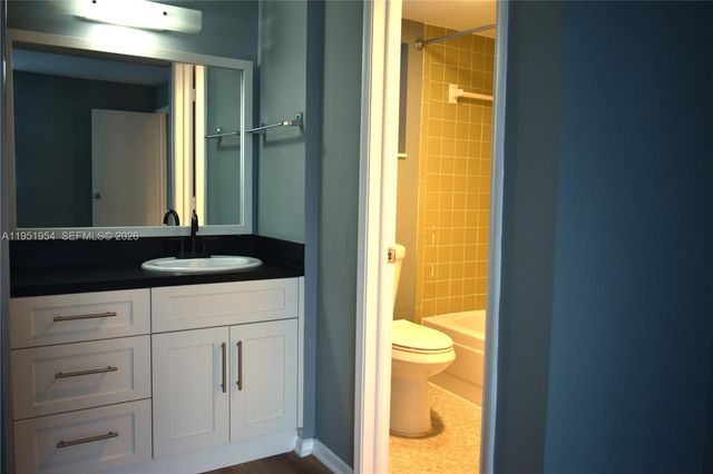 9450 Live Oak Pl 303, Davie, FL 33324