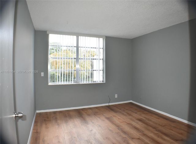 9450 Live Oak Pl 303, Davie, FL 33324