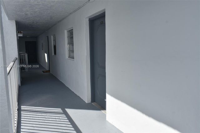 9450 Live Oak Pl 303, Davie, FL 33324