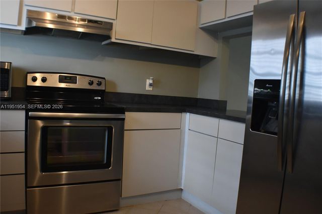 9450 Live Oak Pl 303, Davie, FL 33324