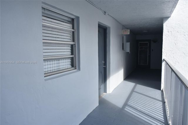 9450 Live Oak Pl 303, Davie, FL 33324