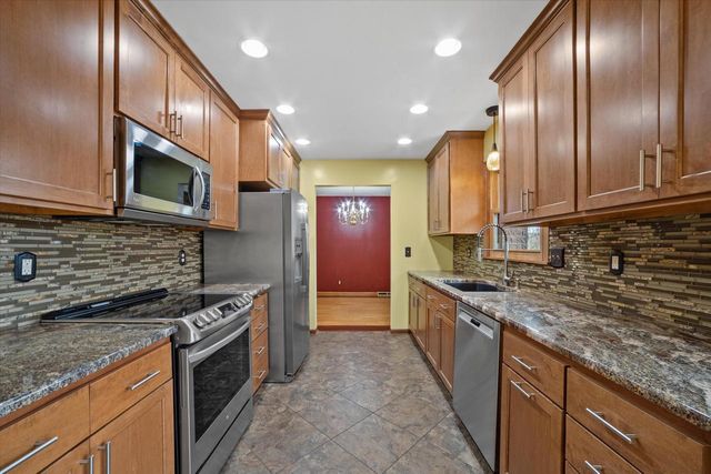 10456 92nd STREET, Franklin, WI 53132