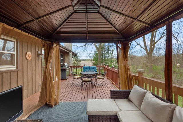 10456 92nd STREET, Franklin, WI 53132