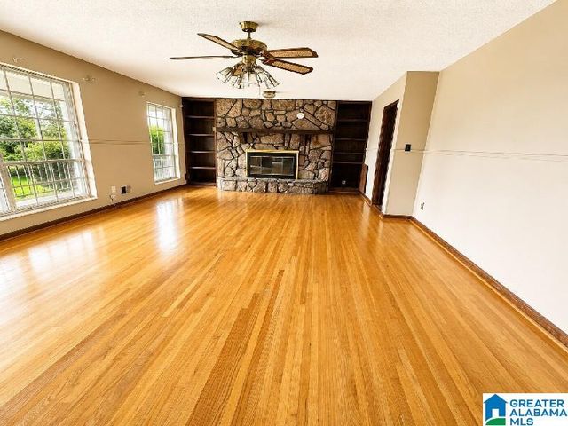 425 4TH TERRACE, Pleasant Grove, AL 35127