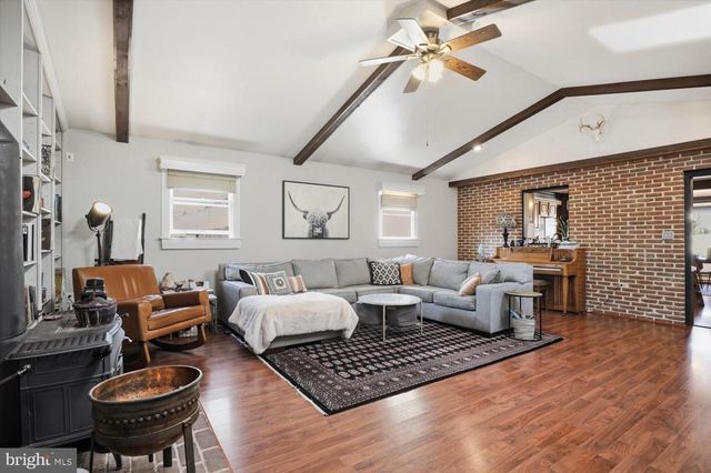 1424 E NEWPORT RD, Lititz, PA 17543