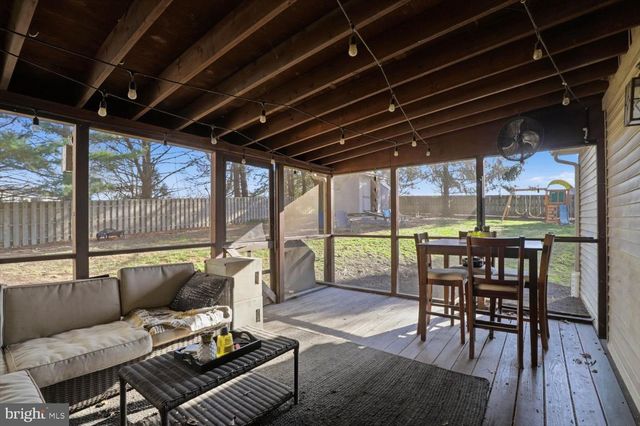 1424 E NEWPORT RD, Lititz, PA 17543