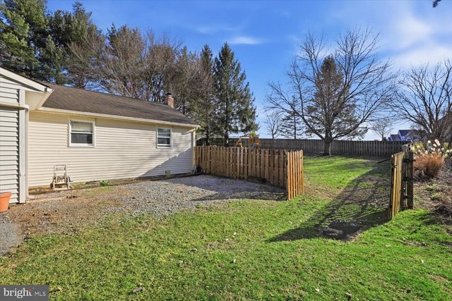 1424 E NEWPORT RD, Lititz, PA 17543