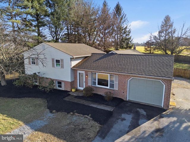 1424 E NEWPORT RD, Lititz, PA 17543