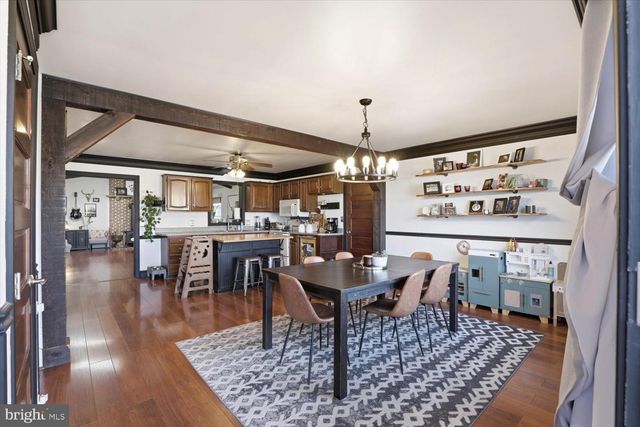 1424 E NEWPORT RD, Lititz, PA 17543