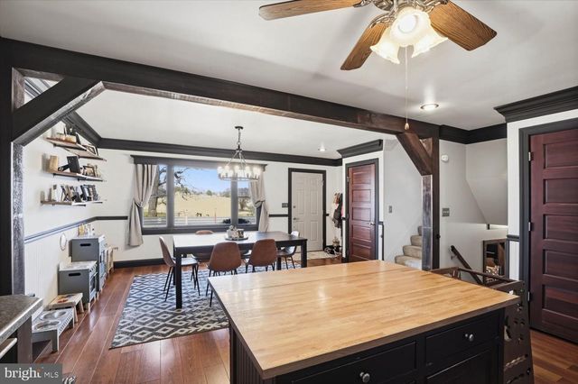 1424 E NEWPORT RD, Lititz, PA 17543