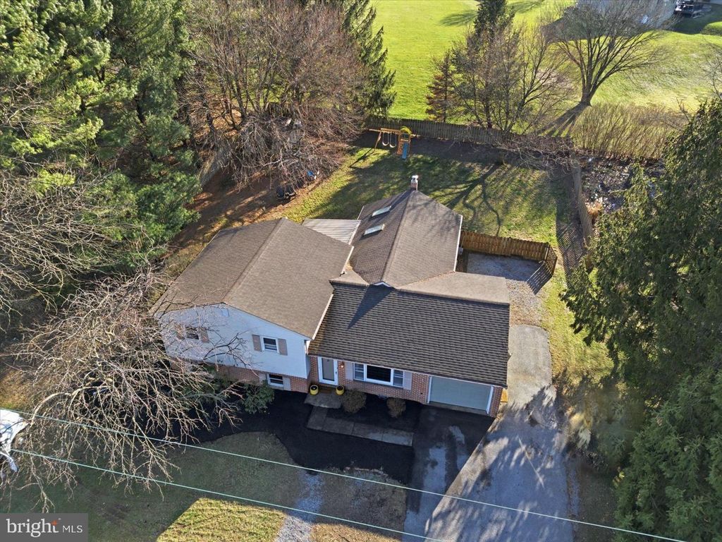 1424 E NEWPORT RD, Lititz, PA 17543