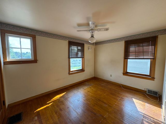 828 Cass Avenue, Kingsford, MI 49802