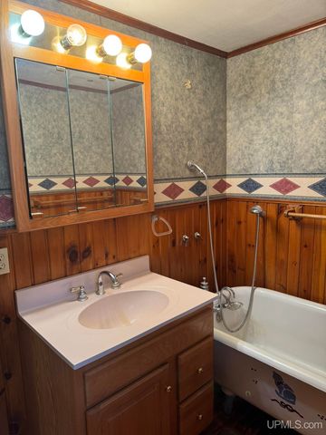 828 Cass Avenue, Kingsford, MI 49802