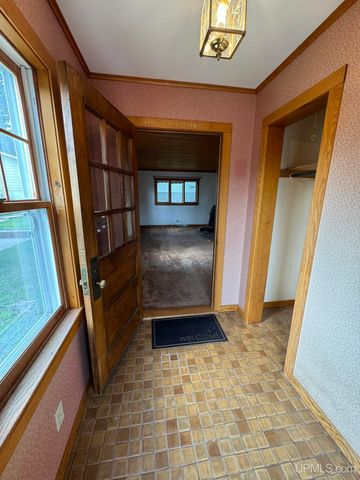 828 Cass Avenue, Kingsford, MI 49802