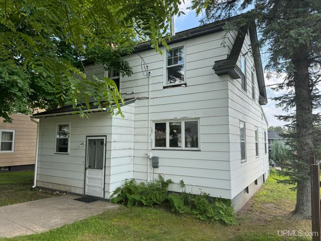 828 Cass Avenue, Kingsford, MI 49802