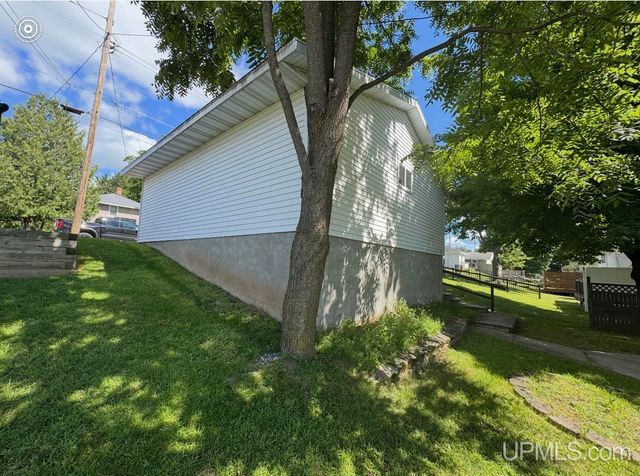 828 Cass Avenue, Kingsford, MI 49802