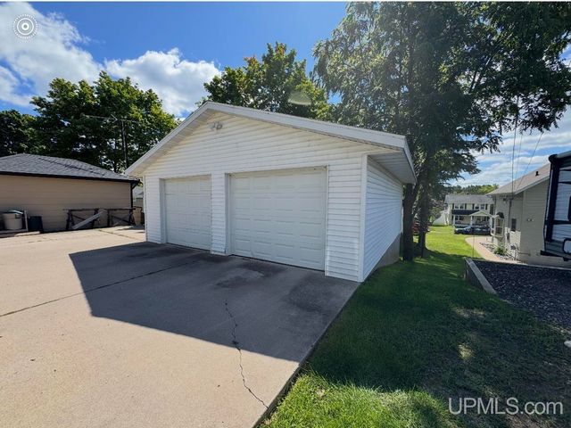 828 Cass Avenue, Kingsford, MI 49802