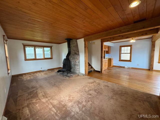 828 Cass Avenue, Kingsford, MI 49802