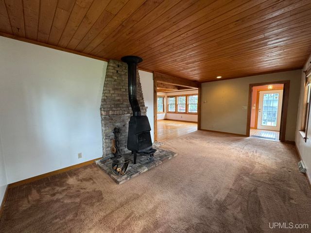 828 Cass Avenue, Kingsford, MI 49802