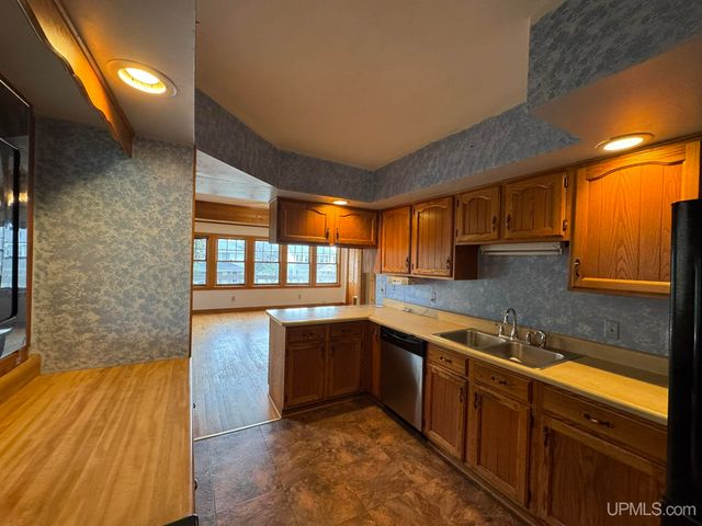 828 Cass Avenue, Kingsford, MI 49802