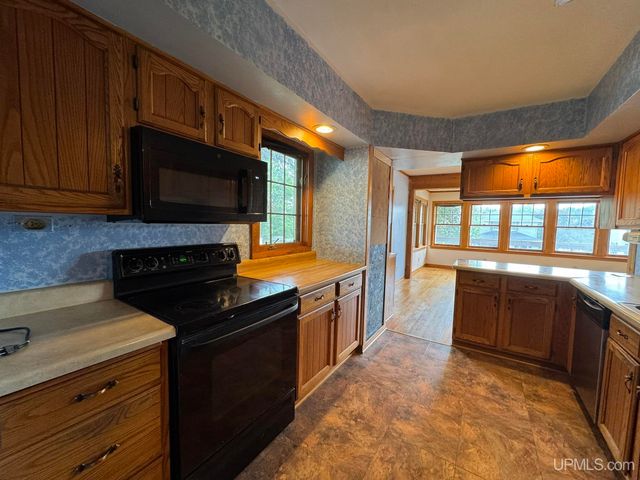 828 Cass Avenue, Kingsford, MI 49802