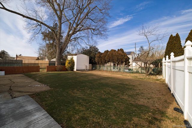 55 Bogart Street, Huntington Station, NY 11746