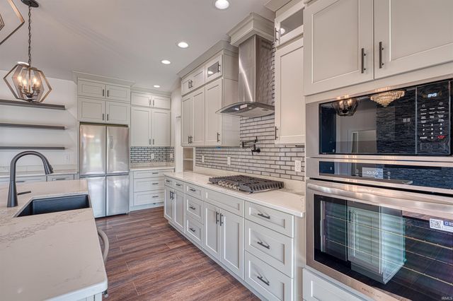 6244 SABLE RIDGE Drive, Newburgh, IN 47630