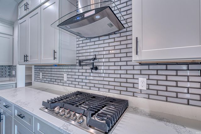 6244 SABLE RIDGE Drive, Newburgh, IN 47630