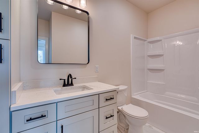 6244 SABLE RIDGE Drive, Newburgh, IN 47630