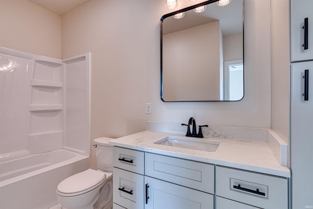 6244 SABLE RIDGE Drive, Newburgh, IN 47630