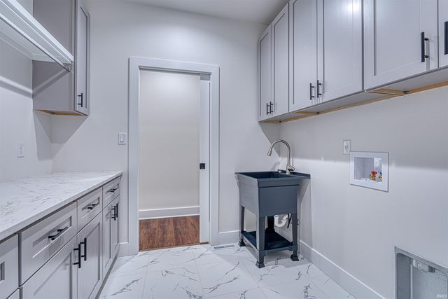 6244 SABLE RIDGE Drive, Newburgh, IN 47630